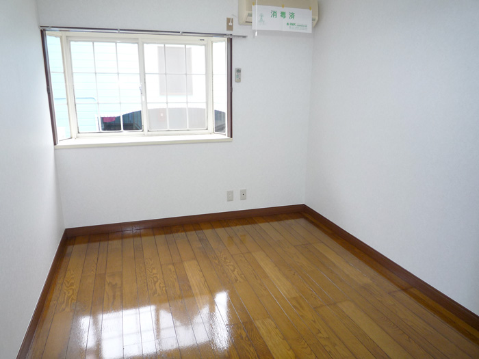 Living and room. 6 Pledge