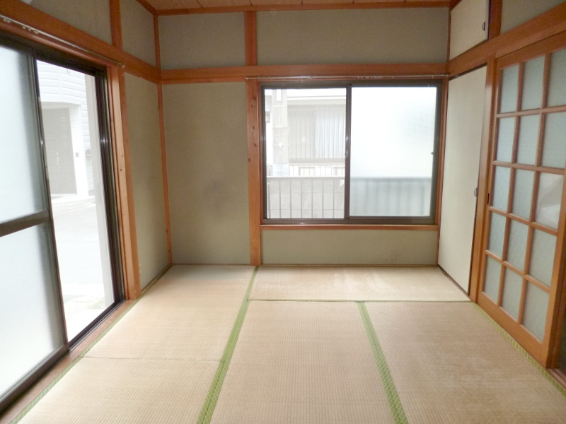Living and room. 1F Japanese-style room ・ Tatamigae will do before contract. 