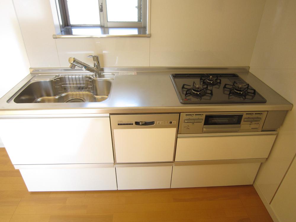 Kitchen. Kitchen ● dishwasher with system kitchen (water purifier faucet)