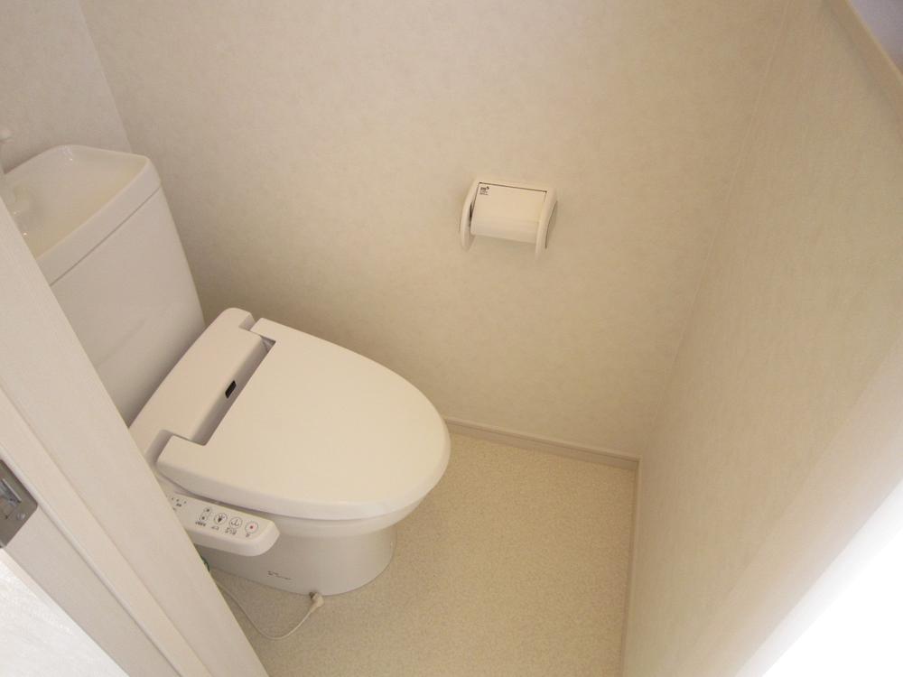 Toilet. ■ Warm water washing toilet seat function with toilet