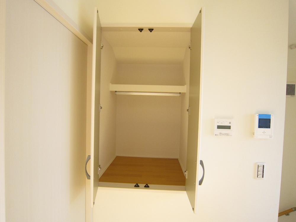 Receipt. ■ The second floor of the staircase on the storage!