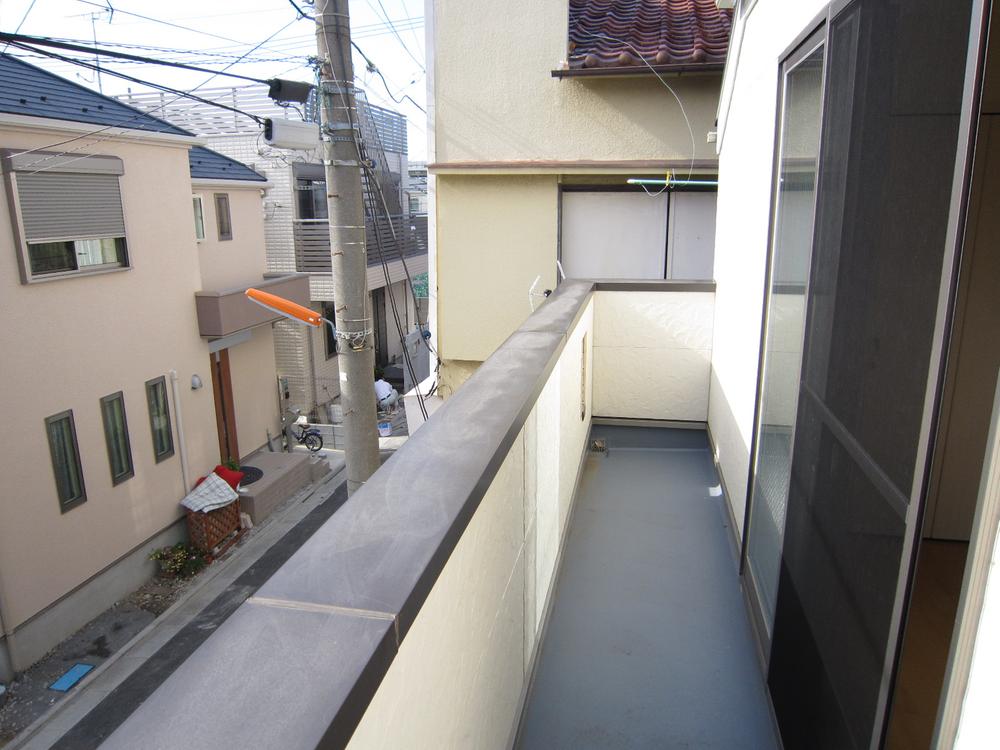Balcony. ■ South-southwest direction is good per yang