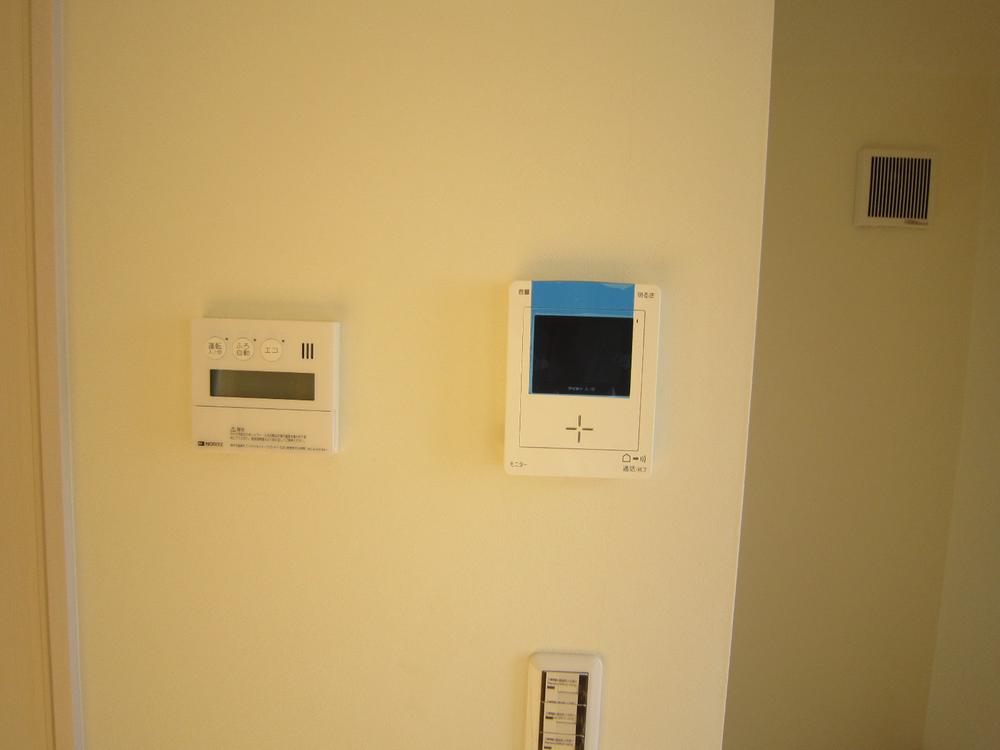 Other. ■ Monitor with intercom