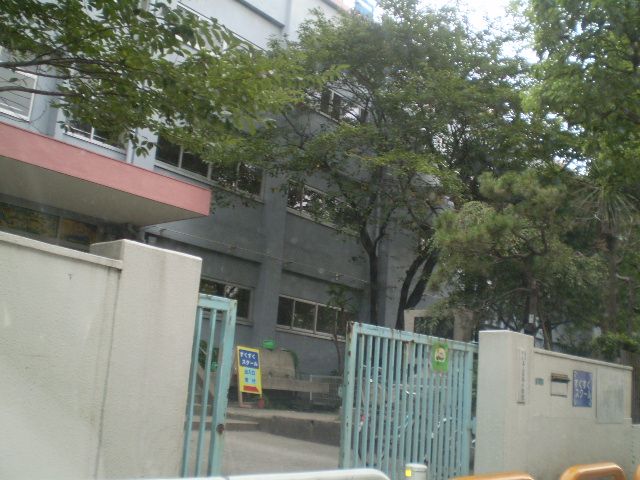 Primary school. Municipal second Kasai up to elementary school (elementary school) 690m