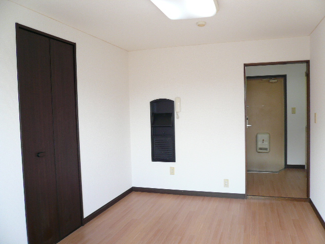 Other room space. Reference photograph