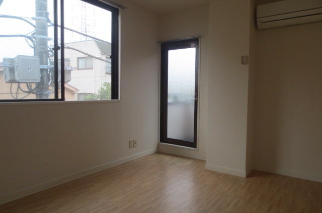 Living and room. Western-style 2