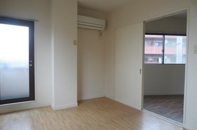 Living and room. Western-style 3