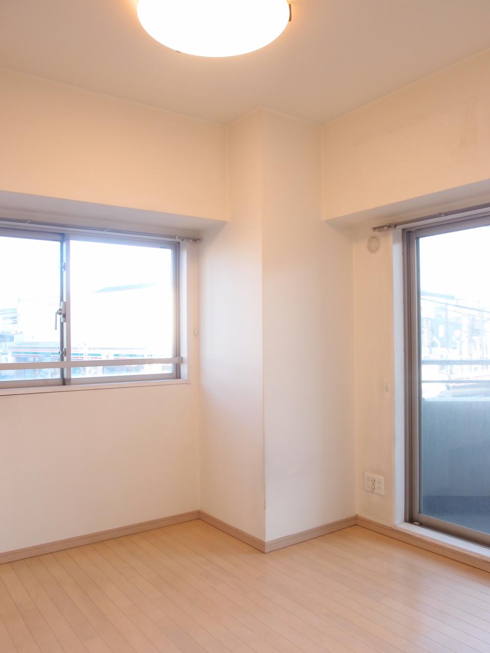 Non-living room. About 5.0 tatami of Western-style Two-sided lighting