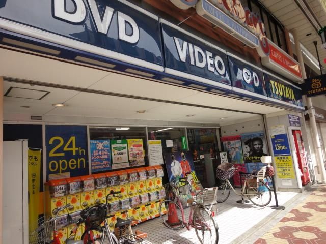 Shopping centre. TUTAYA (shopping center) to 350m