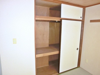 Receipt. Storage of closet type! Hanger is multiplied