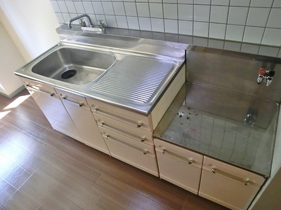 Kitchen. Gas stove installed Friendly Kitchen! 