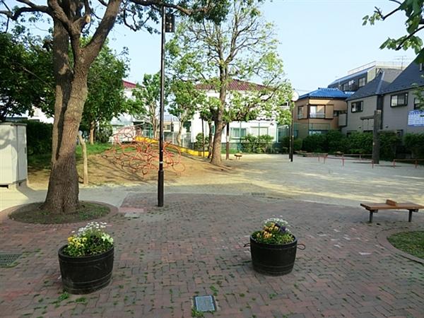 park. Minamishinozaki 160m until chome children amusement