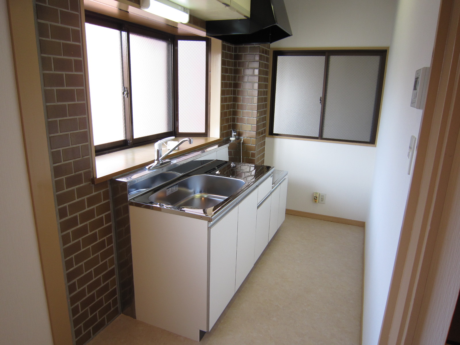 Kitchen. With bay window