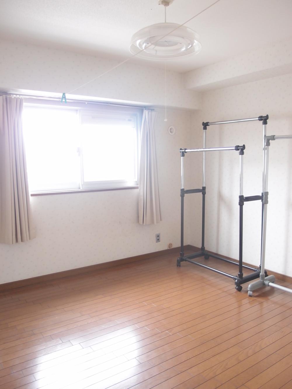 Non-living room. Medium room Western-style