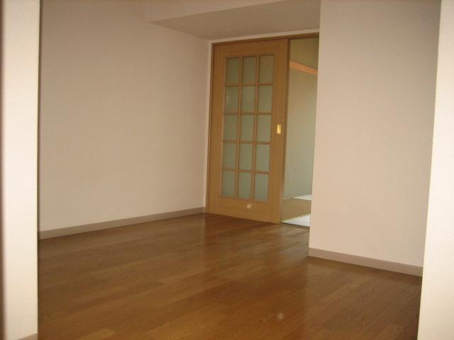 Living and room. Western-style (the same type)