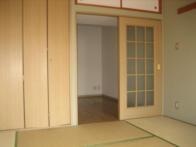 Living and room. Japanese-style room 2 (same type)