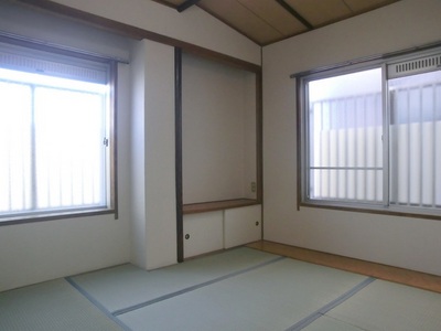 Living and room. It is just good Japanese-style room in the bedroom.