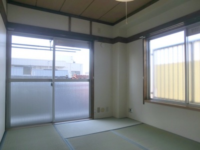 Living and room. Two-sided lighting is a Japanese-style room.