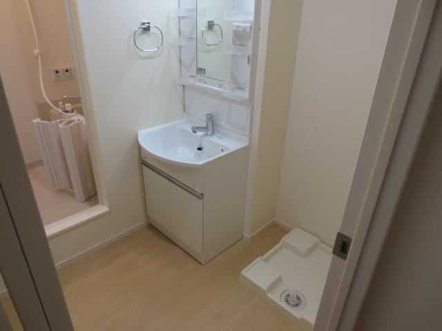 Washroom. Independent wash basin