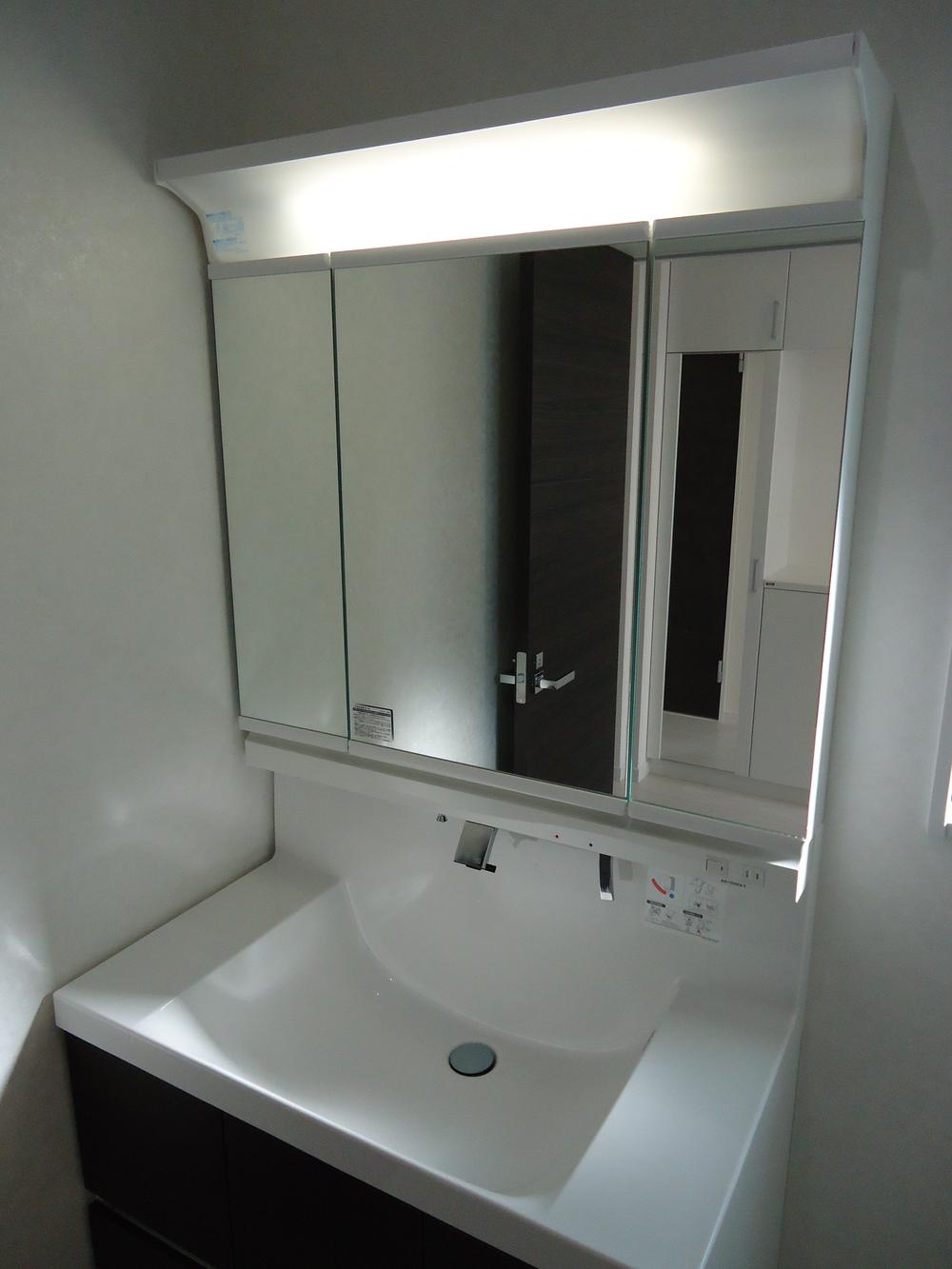 Wash basin, toilet. Example of construction