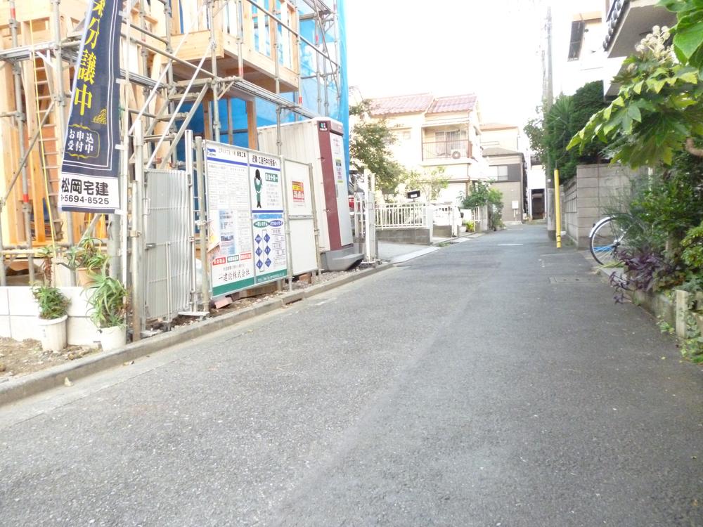 Local photos, including front road. Local (11 May 2013) Shooting