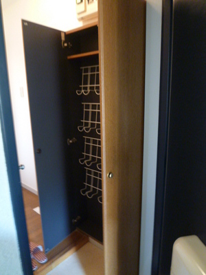 Other room space. Shoe box