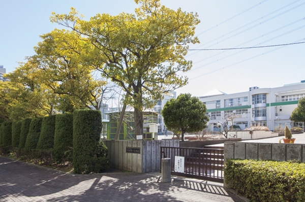 Municipal freshening first elementary school (a 9-minute walk ・ About 660m). Elementary school there in the familiar is peace of mind