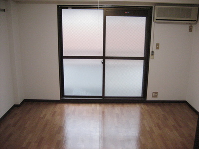 Living and room. Easy-to-use Western-style 8 pledge for pillars not out