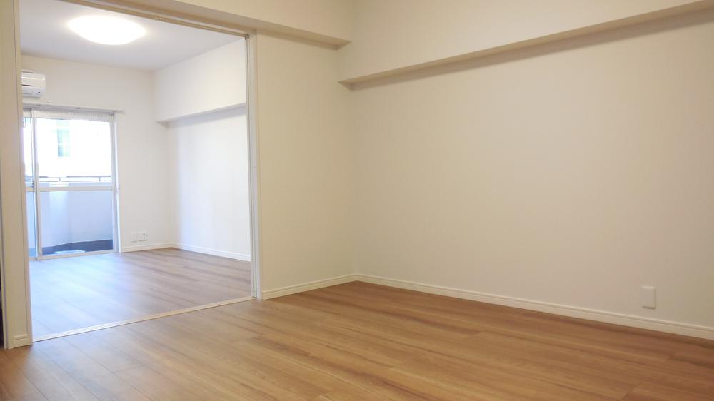 Living. Living (November 2013) Shooting ● 11.5 Pledge spacious space of