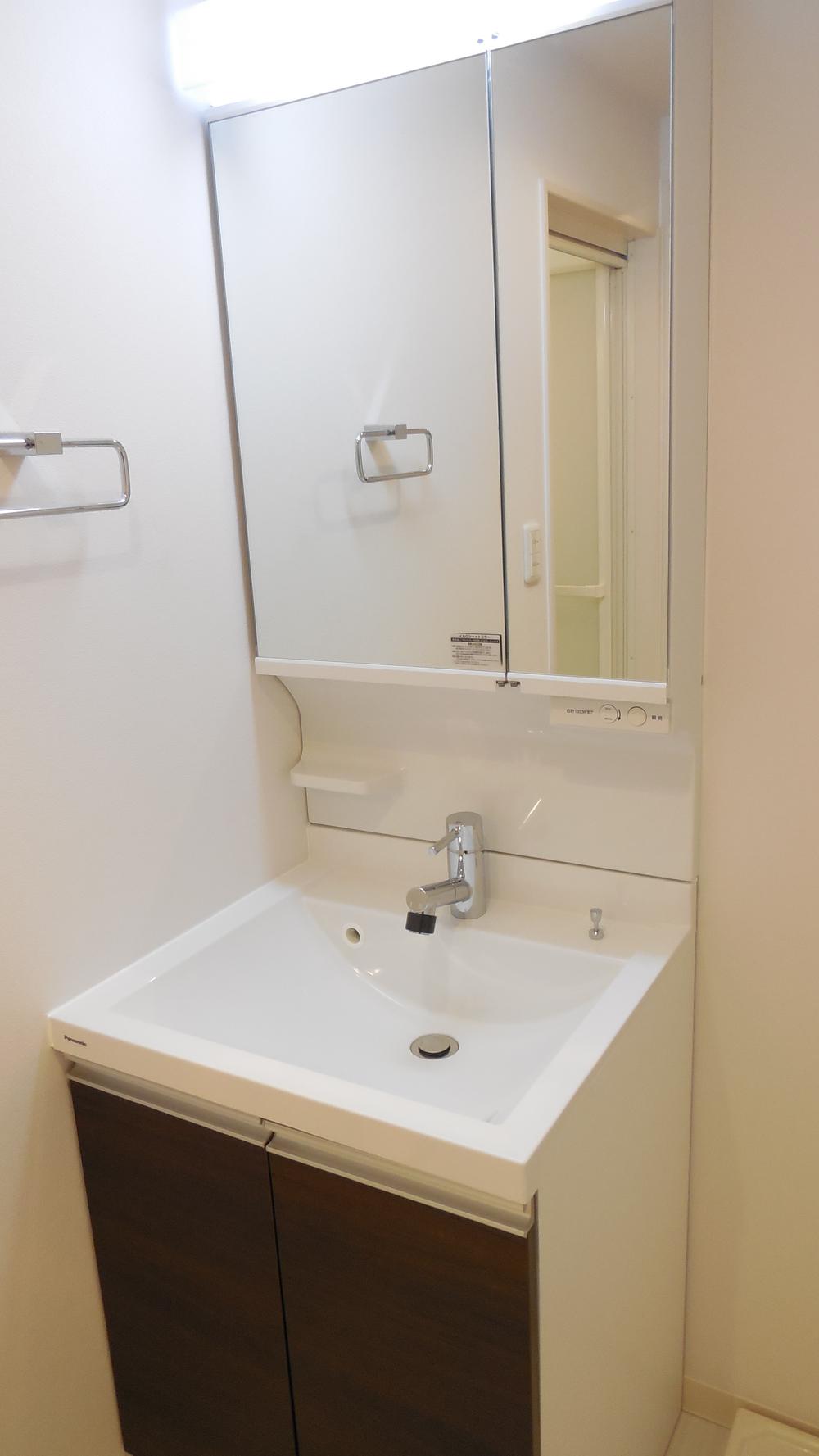 Wash basin, toilet. Washroom ・ Wash basin (November 2013) Shooting