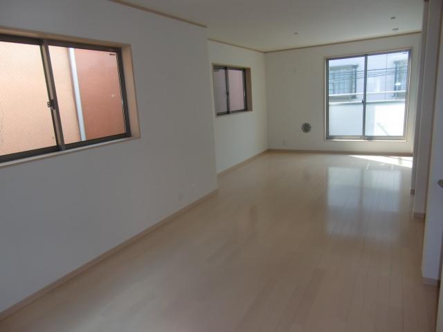 Same specifications photos (living). Complete image