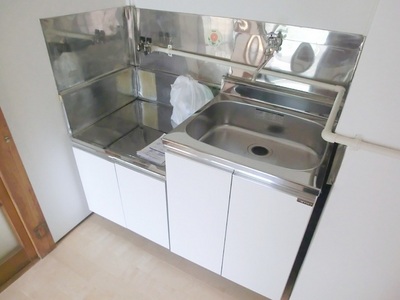 Kitchen. Two-burner stove is installed Friendly Kitchen.