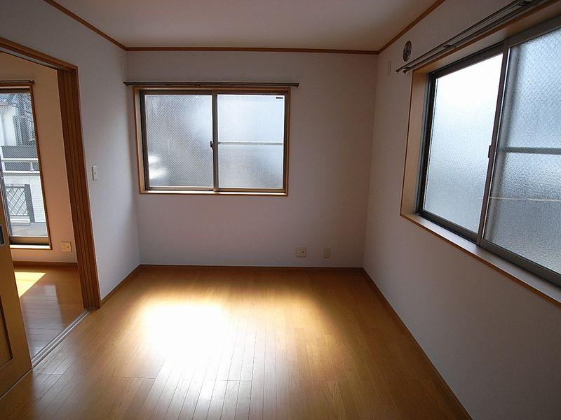 Non-living room. Western-style 6 Pledge