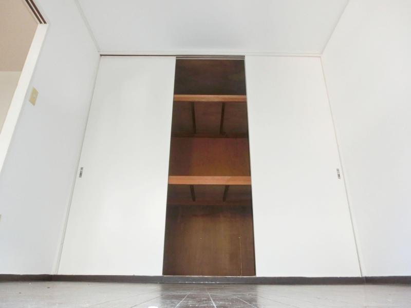 Receipt. There is a large capacity storage space.