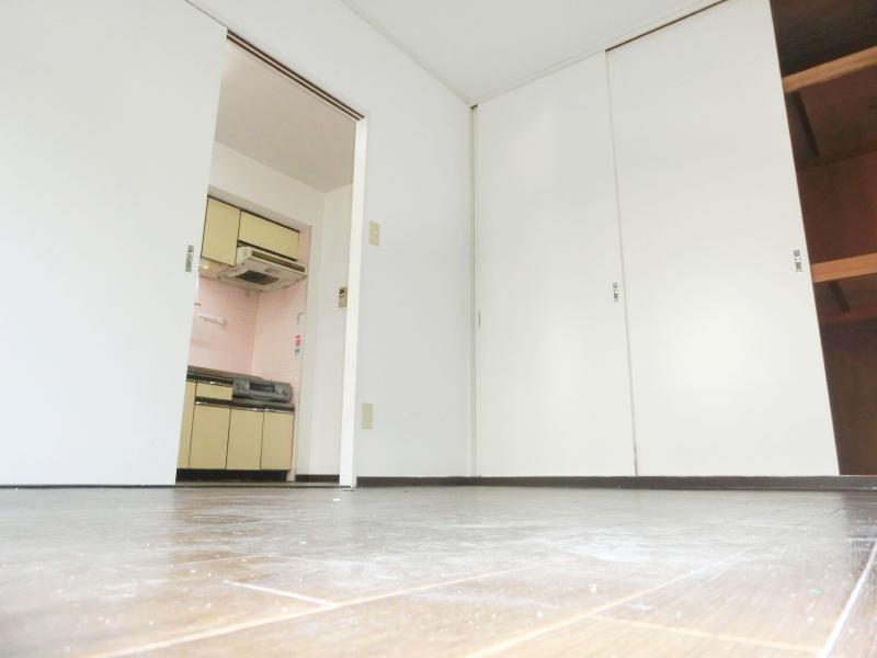 Living and room. Spacious living room.