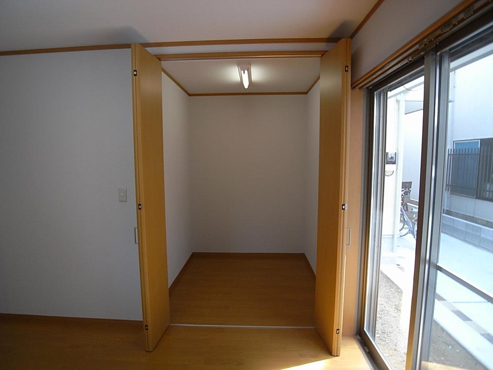 Receipt. First floor Western-style room in the walk-in closet