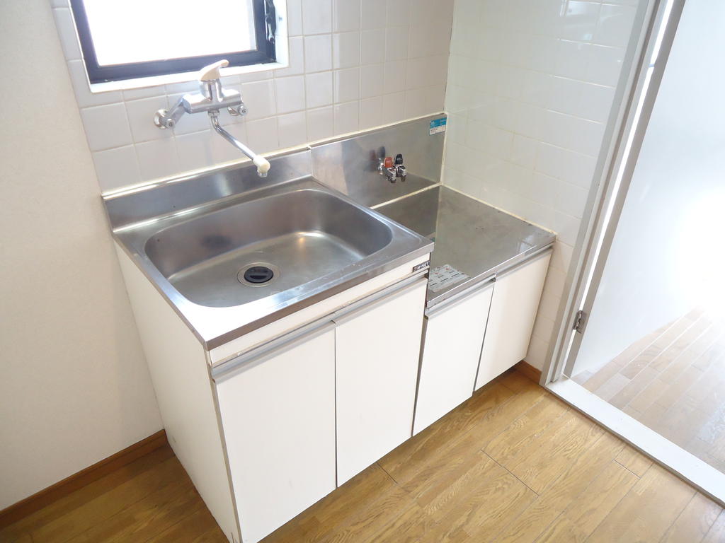 Kitchen. Two-burner stove installation Allowed