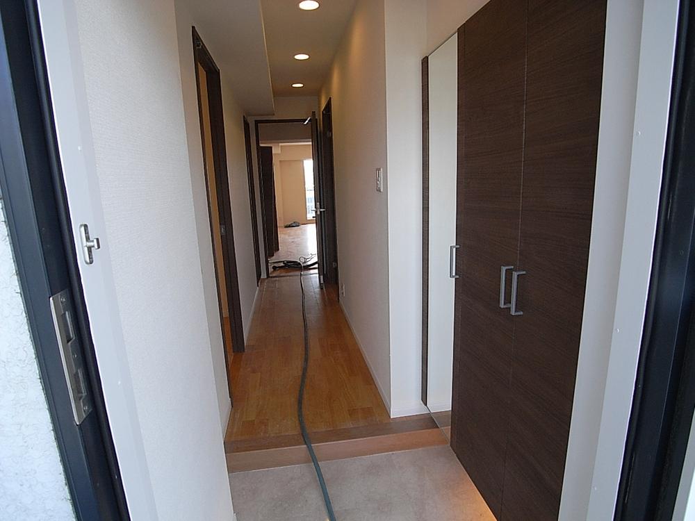 Entrance. Local (May 2013) Shooting