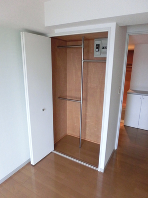 Receipt. A height closet