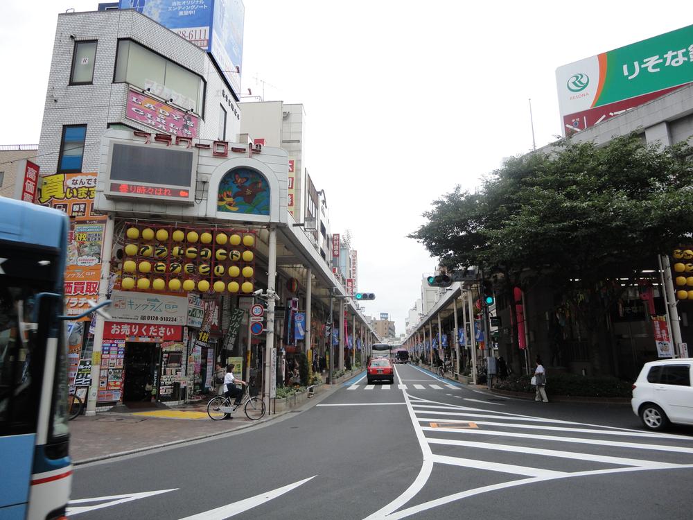 Streets around. 500m to Flower Road