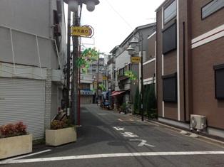 Streets around. 50m until the neighborhood Petit shopping street