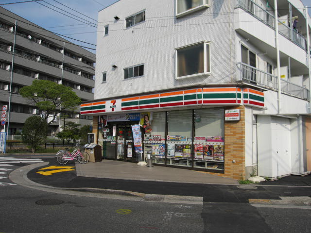 Convenience store. Seven-Eleven Edogawa Minamikasai 2-chome up (convenience store) 162m