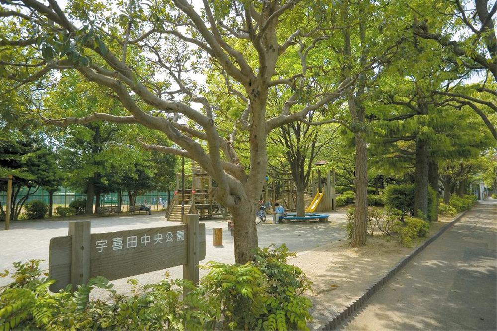 park. 1435m to Ukita park