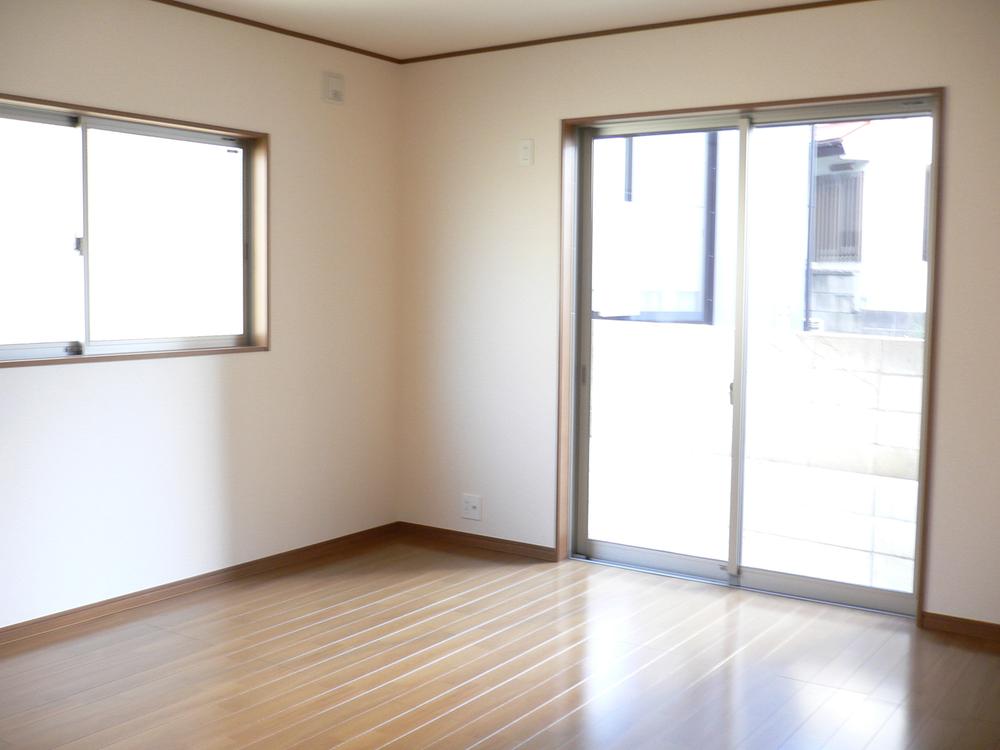 Other introspection. living Shooting at around 2013 November 23, 12 on the ground floor living roomese-style day is very good.