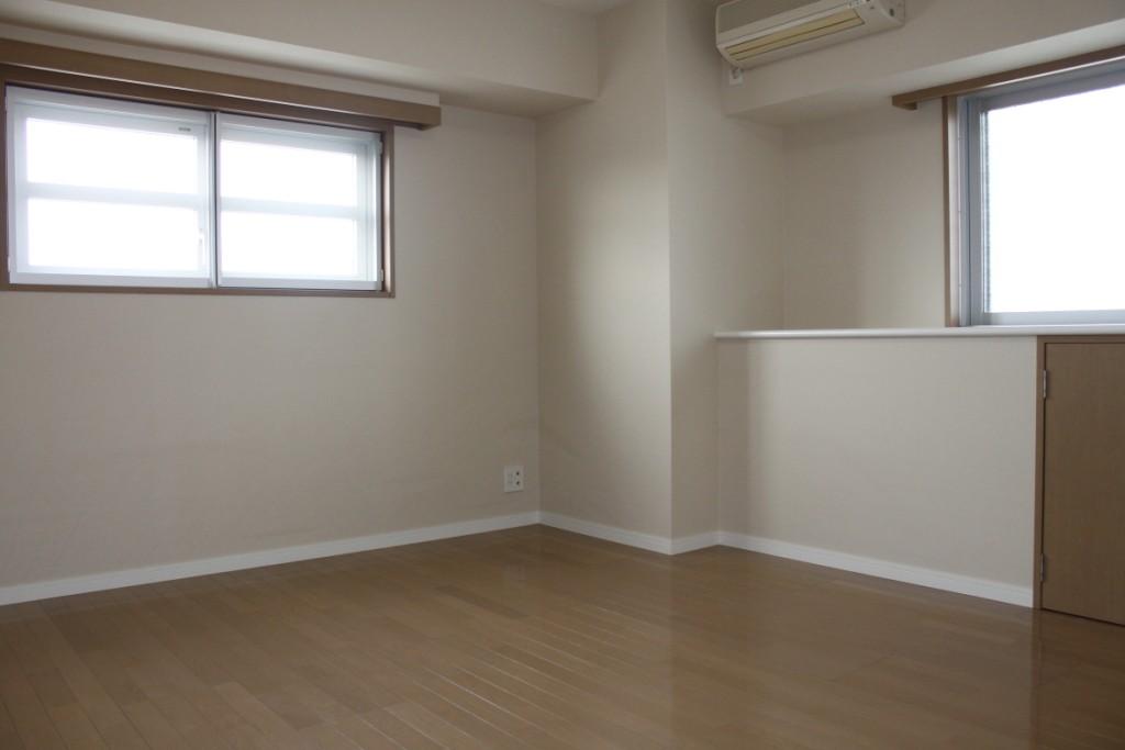 Living and room. 8.8 Pledge of Western-style. Ideal for the bedroom in the calm colors of the Cross.