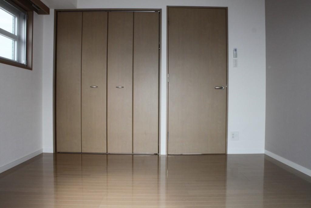 Living and room. 7.2 Pledge of Western-style. Use the accent cross the pillar, Stylish rooms