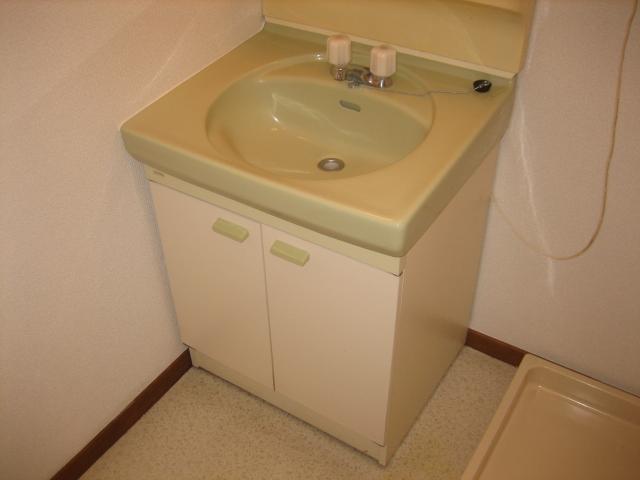 Washroom. Independent wash basin