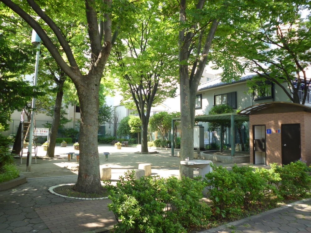 park. Minamikoiwa 749m to Sanchome the second children's Amusement Park (Park)