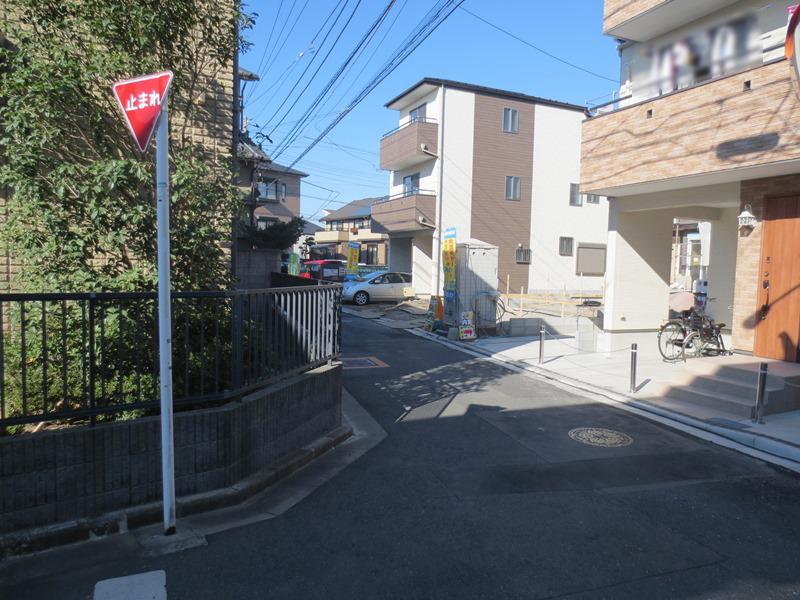 Local photos, including front road. Front road (December 2013) Shooting