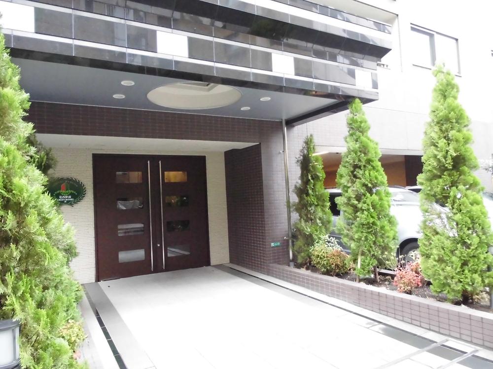 Entrance. Common areas